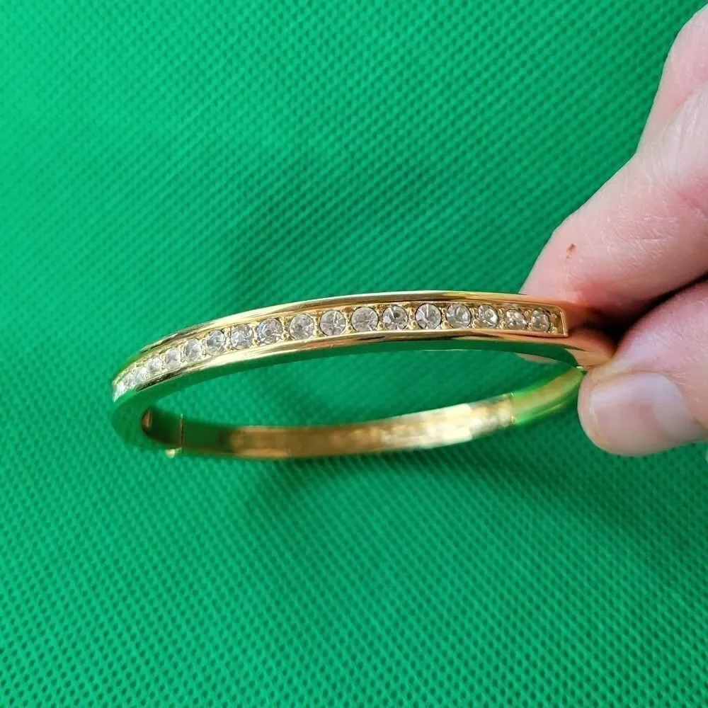 Roman vintage goldtone beautiful gold tone bracelet.